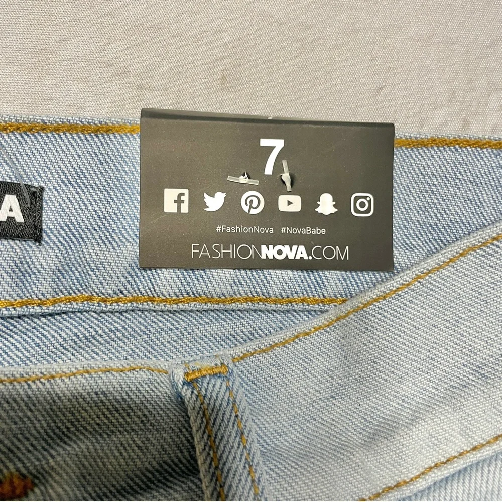 NWT - Fashion Nova - Women’s Two Toned Mom Jeans * - Picture 9 of 11